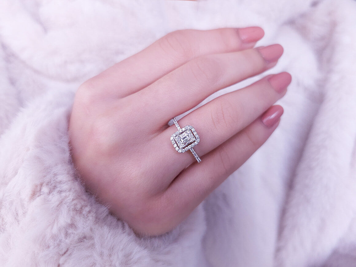 Bague en diamant baguette de 0,44 carat de couleur E