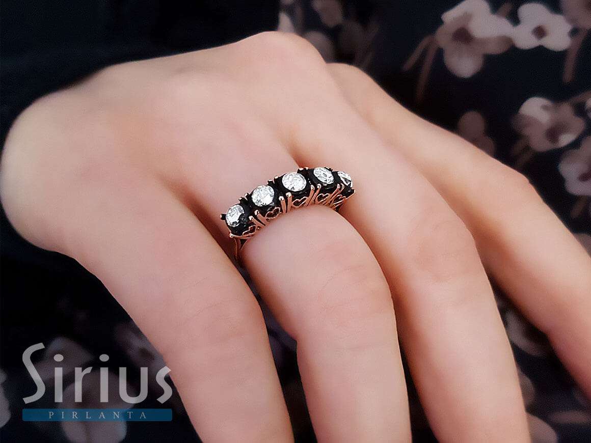 Bague cinq pierres en diamant de 0,91 carat