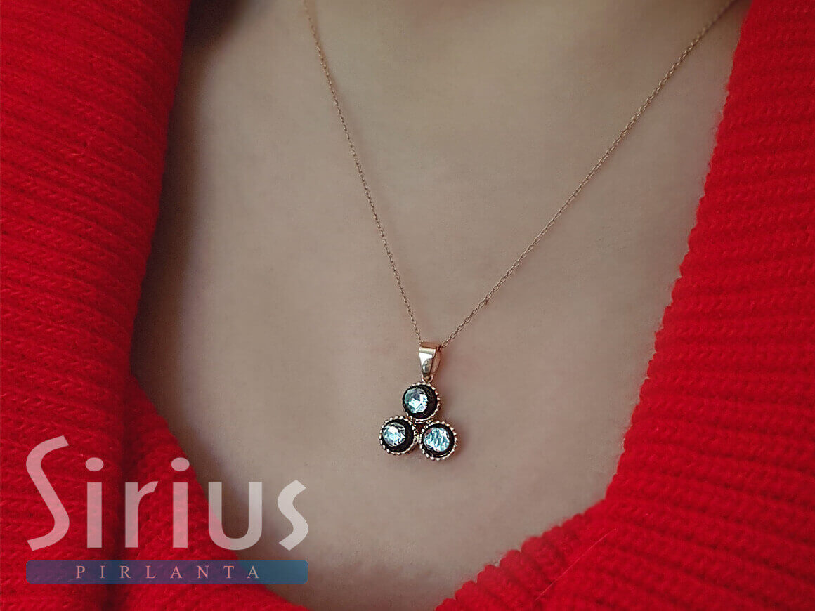 0.45 carat diamond necklace with 3 stones