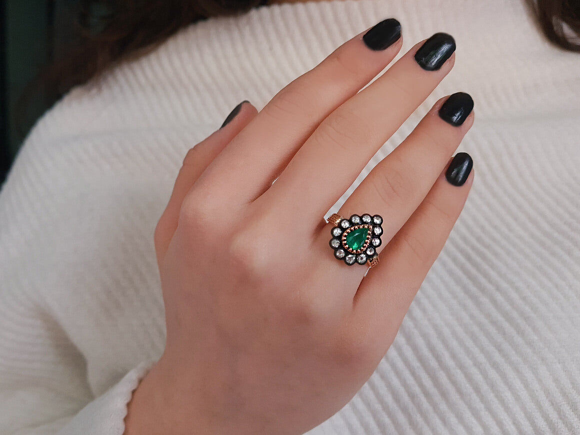 Bague diamant et émeraude poire