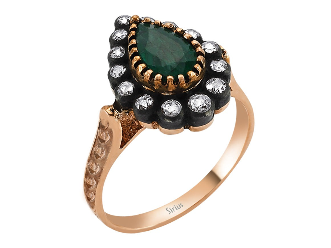 Diamant- und Tropfen-Smaragdring - handgefertigter Diamantschmuck aus Feingold | Sirius Diamant