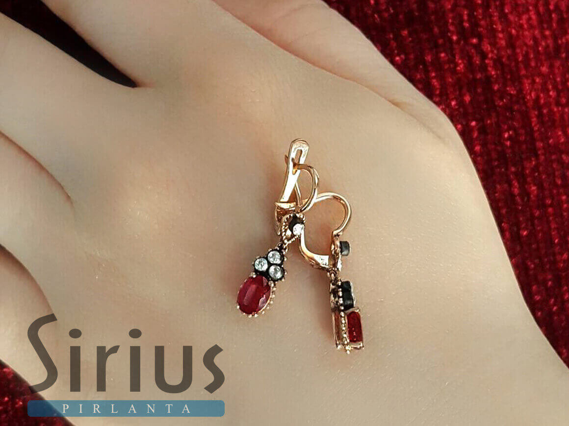 Earrings with diamonds and oval rubies
