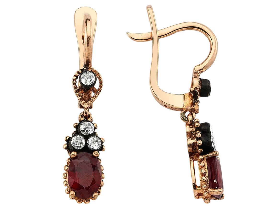 Ohrringe mit Diamanten und ovalen Rubinen - handgefertigter Diamantschmuck aus Feingold | Sirius Diamant