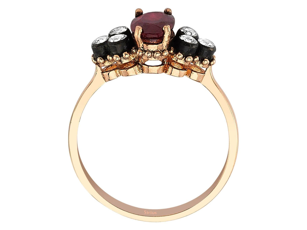 Ring mit Diamanten und ovalen Rubinen - handgefertigter Diamantschmuck aus Feingold | Sirius Diamant