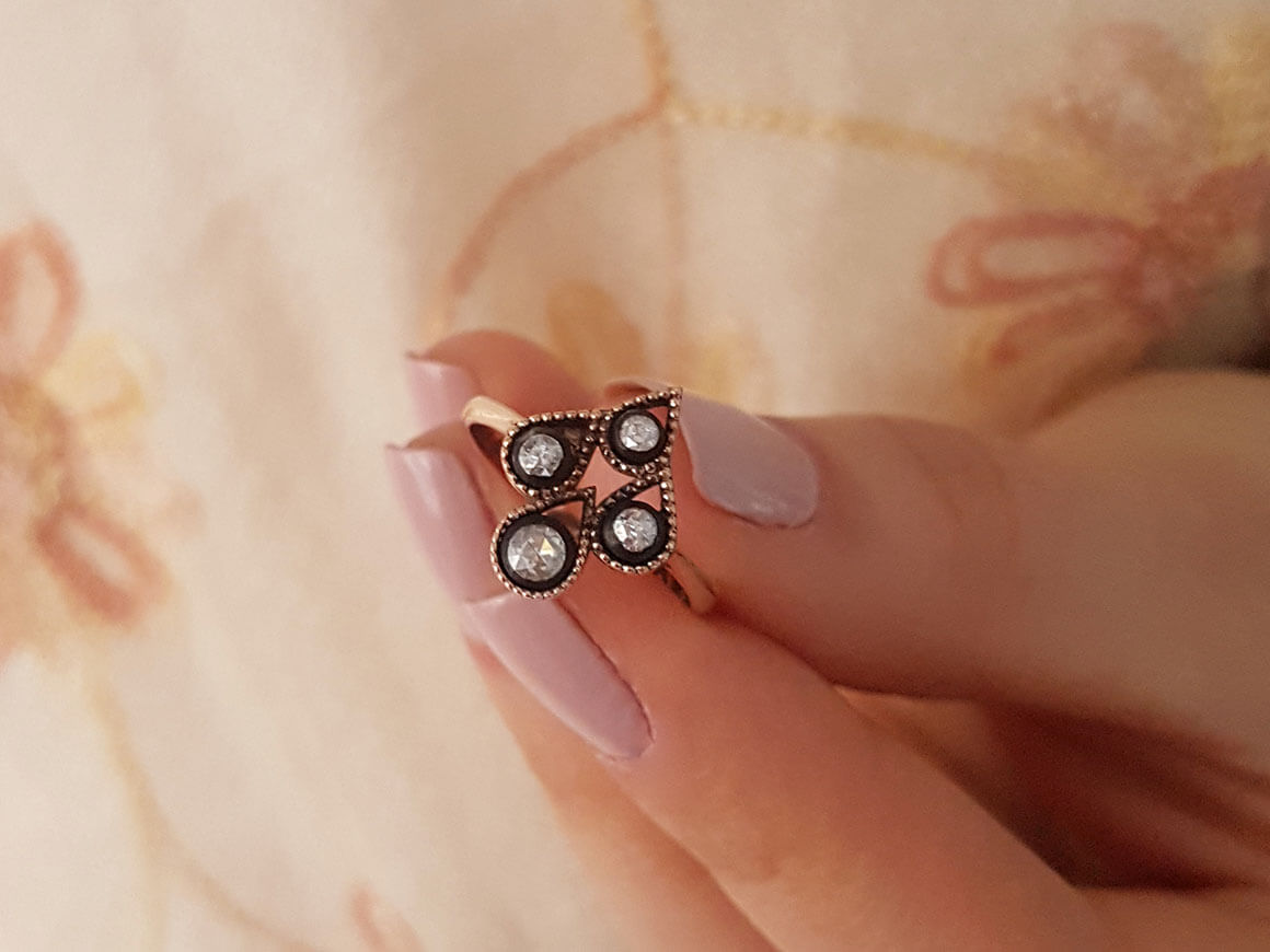 Diamond clover ring