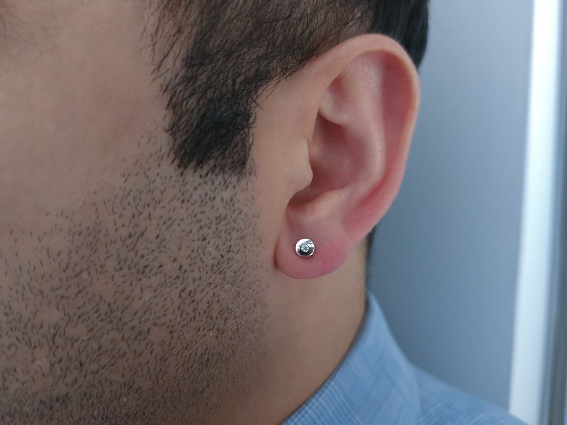 F color 0.03 carat diamond men's earring in 333 8 K white gold
