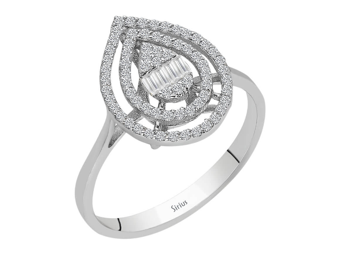 Bague en forme de larme avec diamant baguette de 0,23 carat 