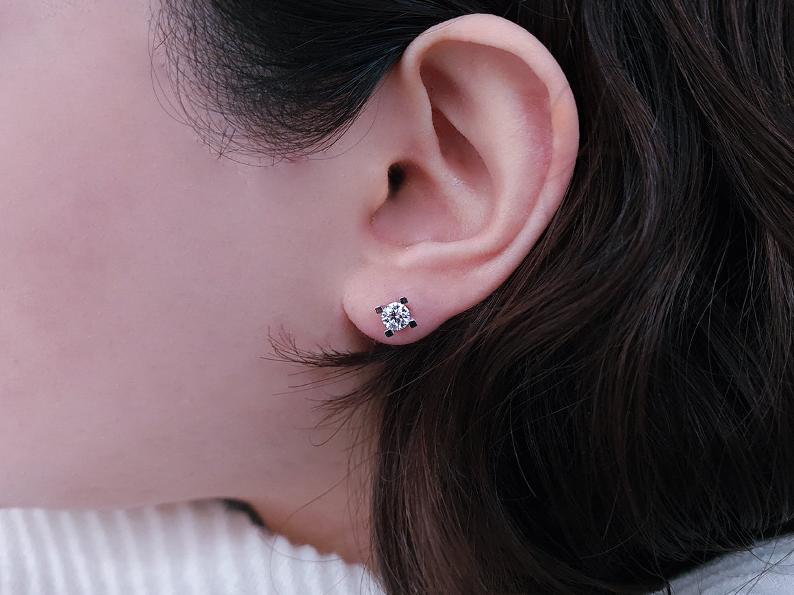 0,76 Karat Diamant Solitär Ohrringe - handgefertigter Diamantschmuck aus Feingold | Sirius Diamant