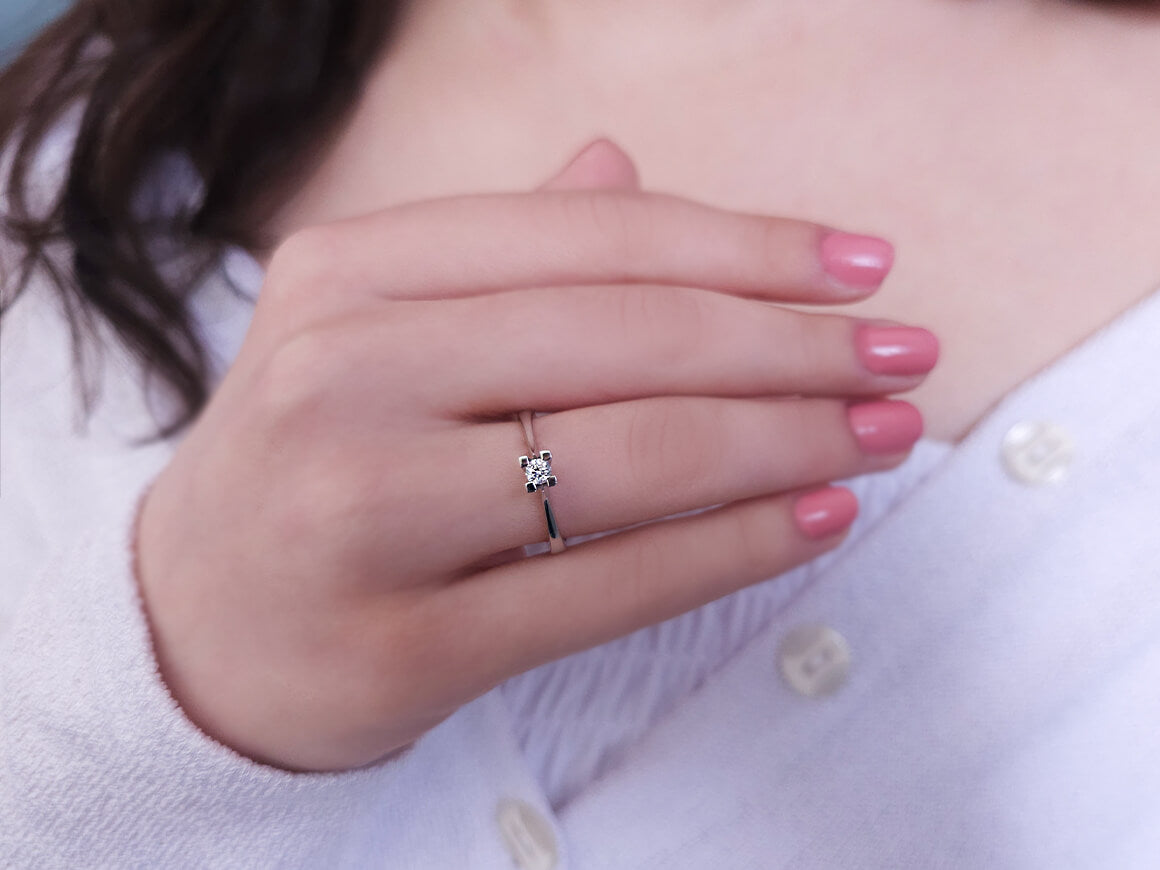 Bague solitaire en diamant de 0,11 carat en or 18 carats