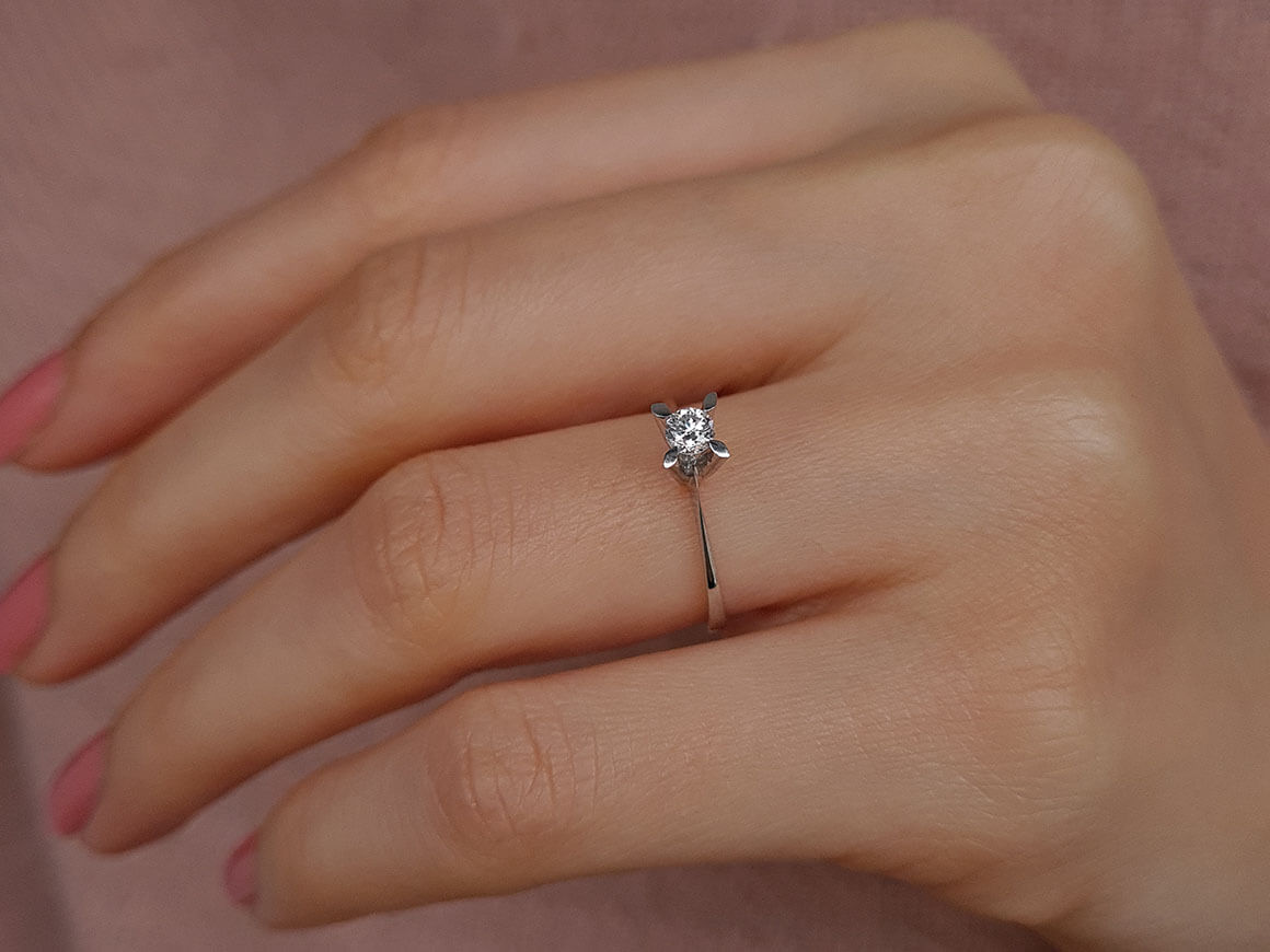 0.17 carat diamond solitaire ring in 8 K white gold