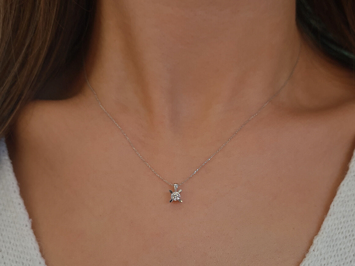 F-Farbe 0,18 Karat Diamant-Solitaire-Halskette - handgefertigter Diamantschmuck aus Feingold | Sirius Diamant