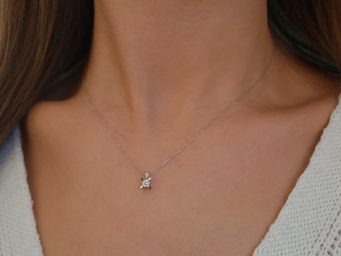 F-Farbe 0,18 Karat Diamant-Solitaire-Halskette - handgefertigter Diamantschmuck aus Feingold | Sirius Diamant
