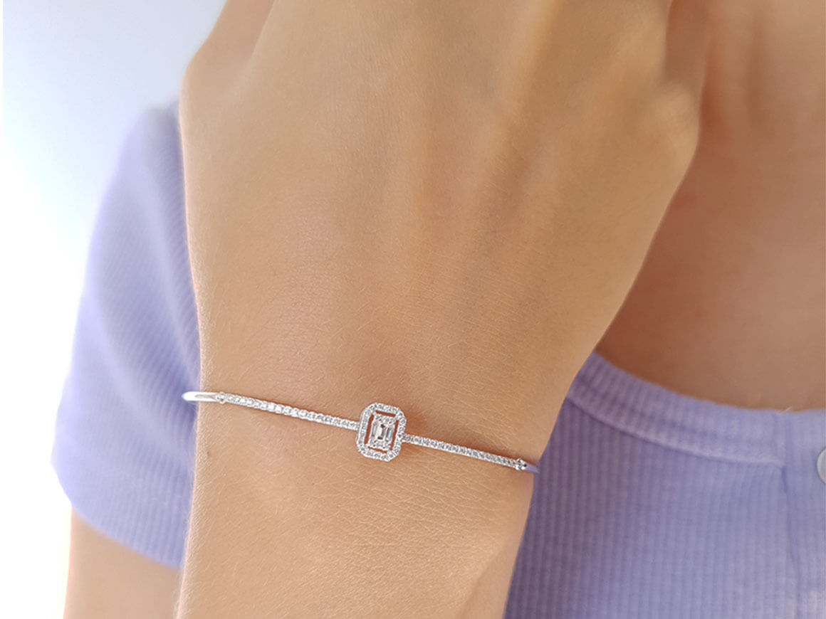 0.24 carat baguette diamond bracelet