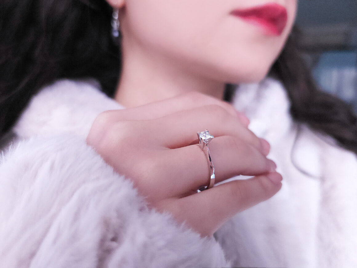 Bague solitaire en diamant de 0,26 carat de couleur F
