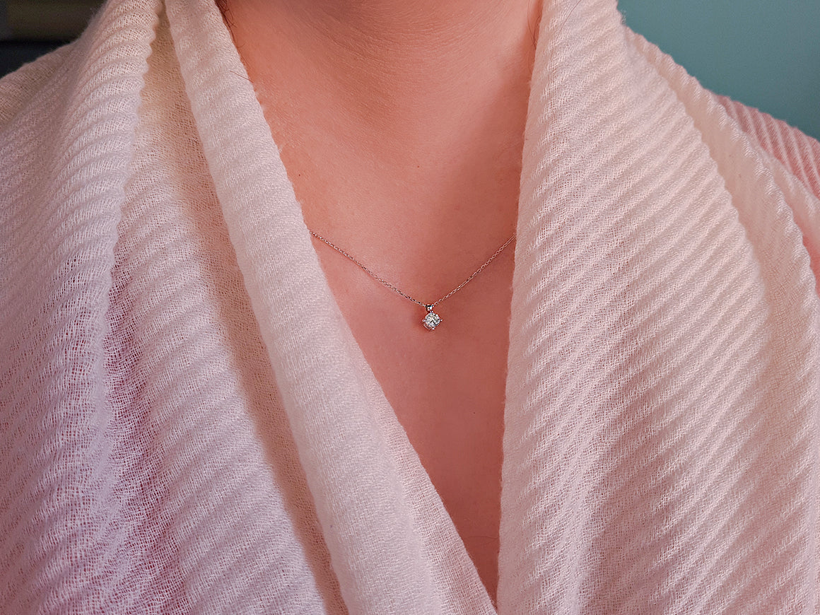 0,30 Ct. Solitär Diamant Collier in 585er 14K Weißgold - handgefertigter Diamantschmuck aus Feingold | Sirius Diamant
