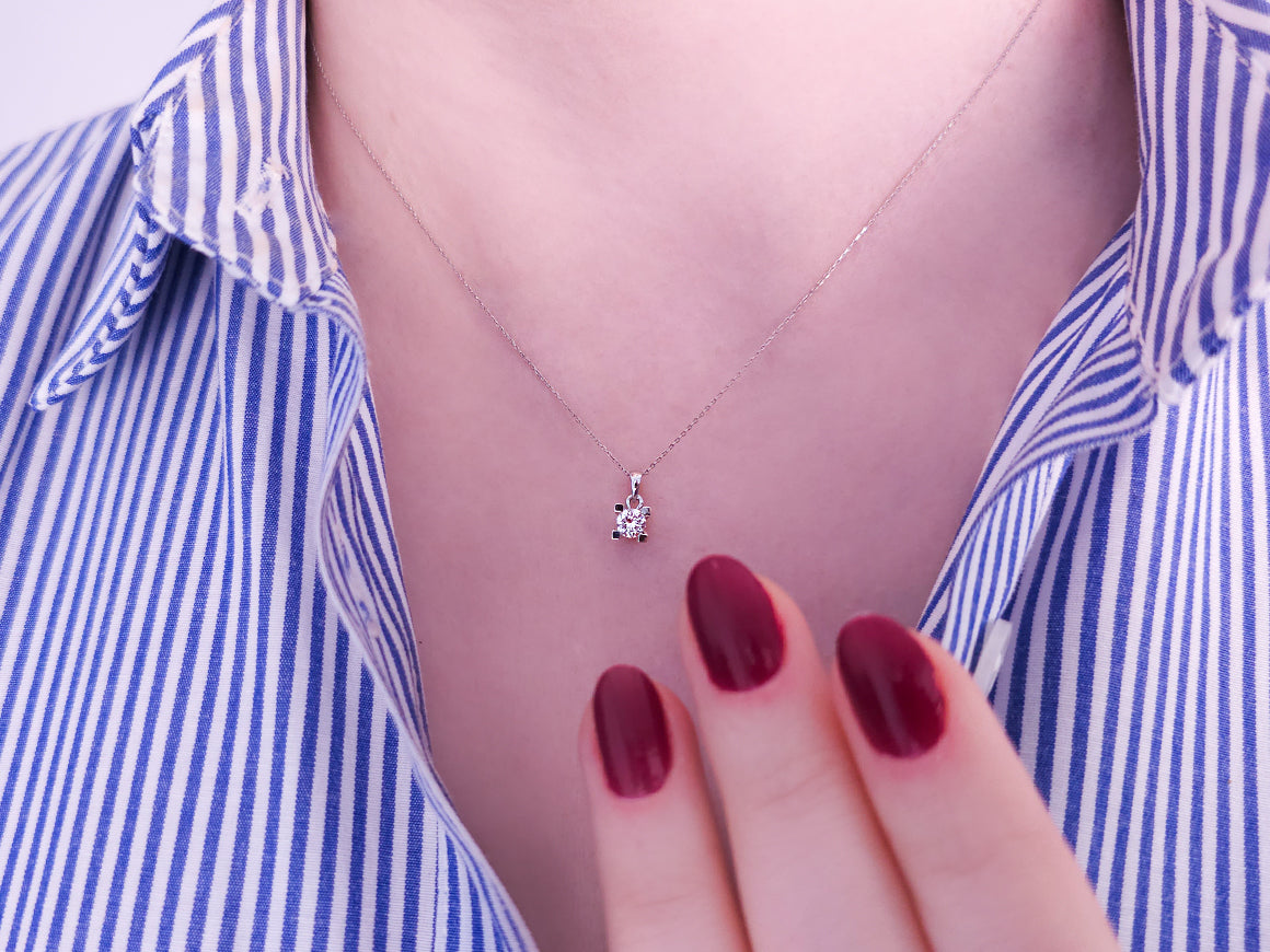 0,32 Karat Diamant Solitär Collier - handgefertigter Diamantschmuck aus Feingold | Sirius Diamant