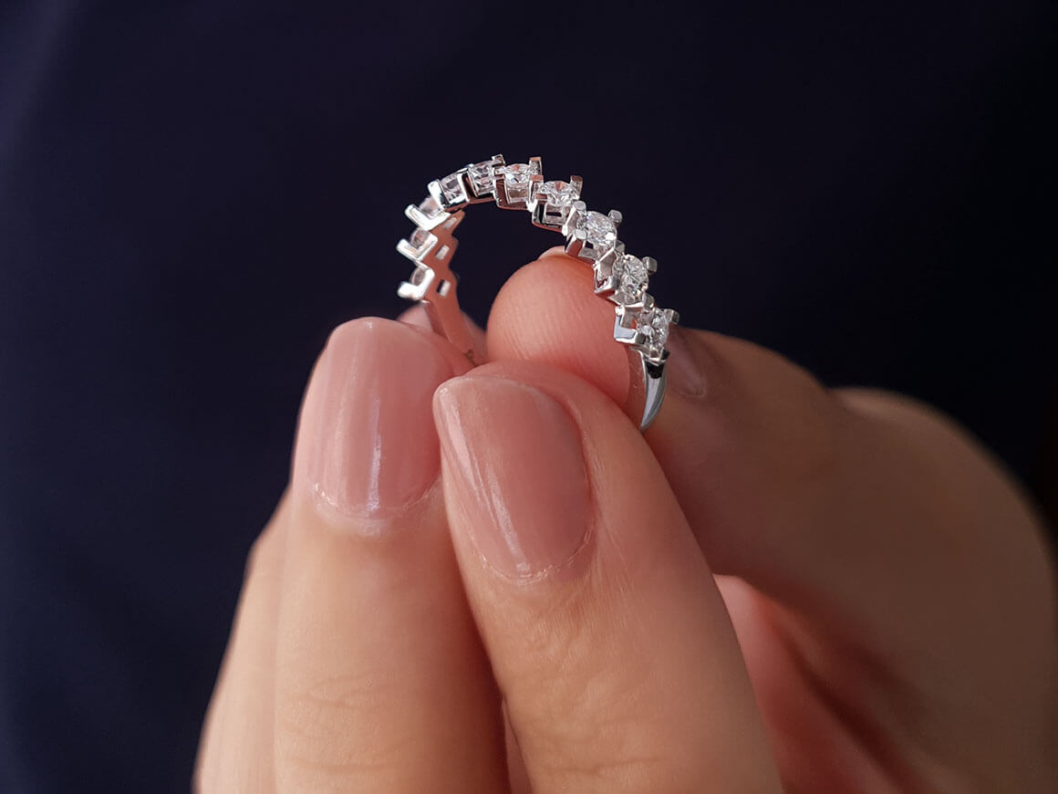 Alliance demi-ronde en diamant de 0,60 carat 