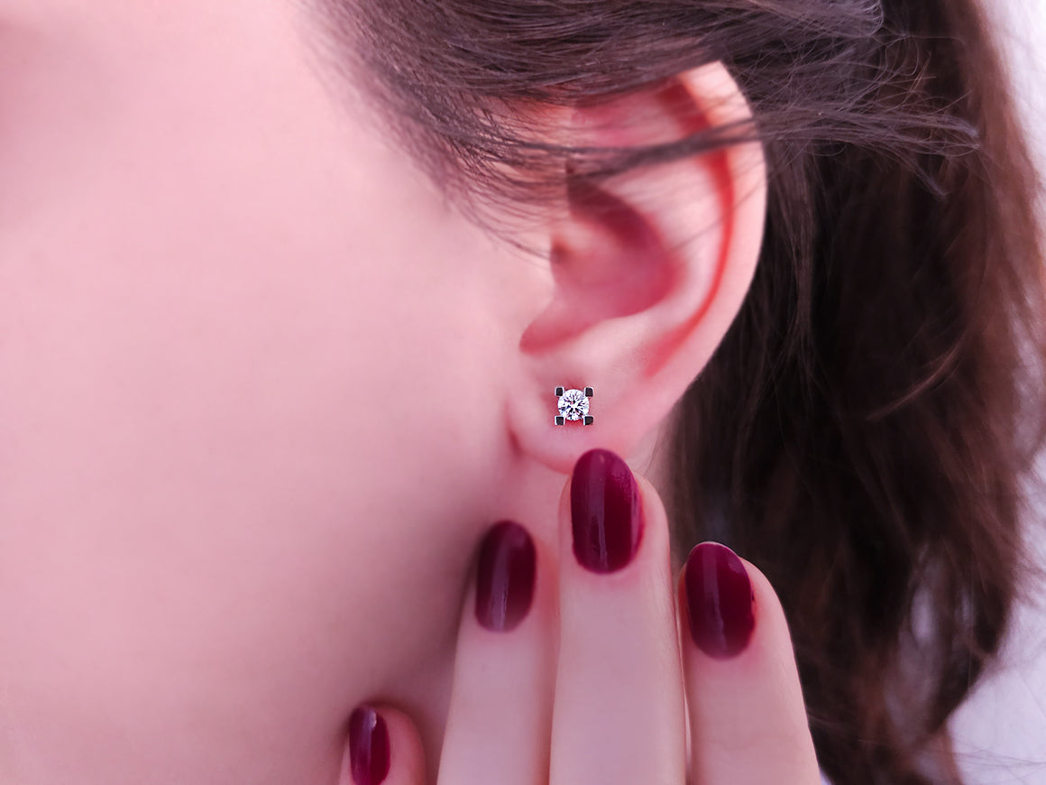 0,61 Karat Diamant Solitär Ohrringe - handgefertigter Diamantschmuck aus Feingold | Sirius Diamant