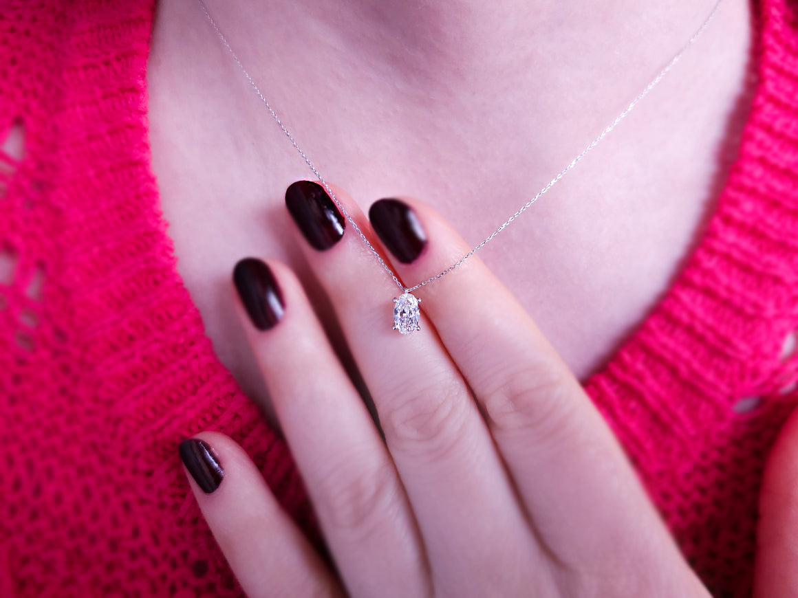 F Farbe 0,70 Karat Oval Cut Diamant Solitär Halskette - handgefertigter Diamantschmuck aus Feingold | Sirius Diamant