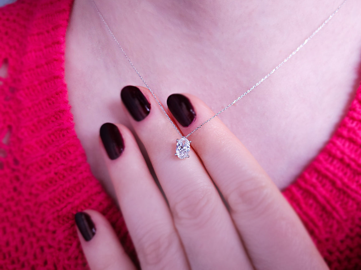 F Farbe 0,70 Karat Oval Cut Diamant Solitär Halskette - handgefertigter Diamantschmuck aus Feingold | Sirius Diamant