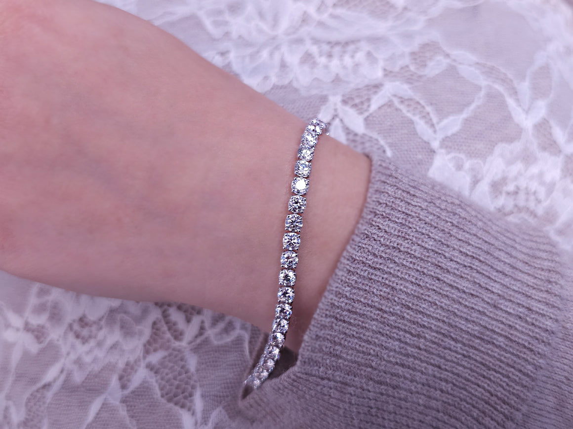 F-Farbe 10 Karat Diamant-Wasserweg-Armband - handgefertigter Diamantschmuck aus Feingold | Sirius Diamant