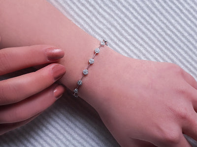 1.05 carat diamond tennis bracelet in 14 K white gold