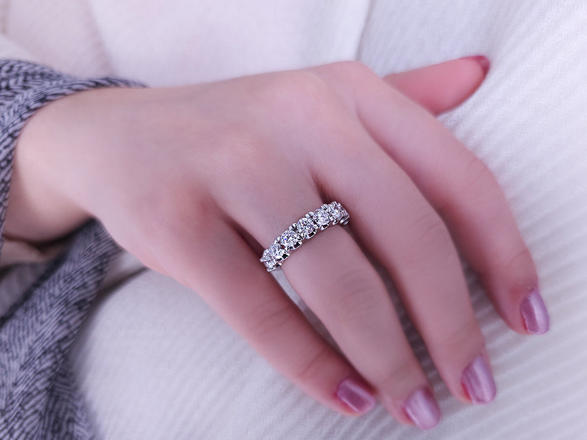 Bague demi-ronde en diamant de 1,70 carat couleur F