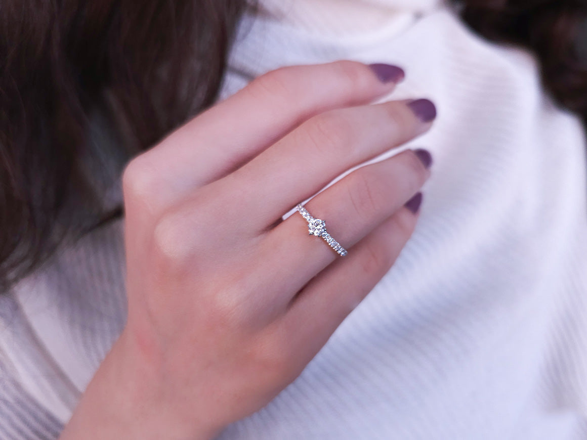 F-color, total 0.37 carat diamond solitaire ring
