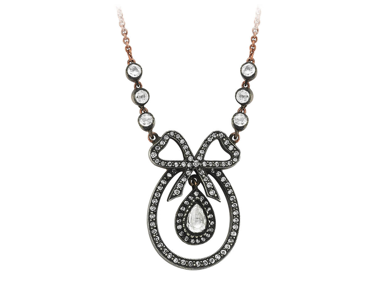 Diamant-Halskette mit Schleife - handgefertigter Diamantschmuck aus Feingold | Sirius Diamant