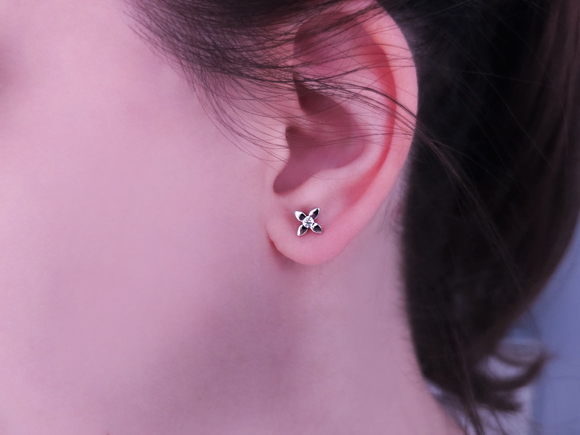 0,10 Carat Diamant Blumen Design Ohrringe - handgefertigter Diamantschmuck aus Feingold | Sirius Diamant