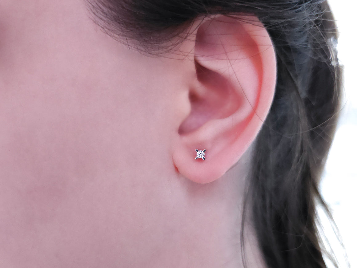 0,12  Karat Diamant Solitär Ohrringe – handgefertigter Diamantschmuck aus Feingold | Sirius Diamant