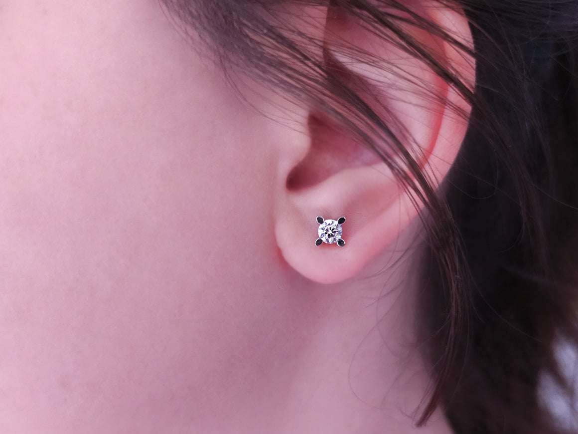 0.56 carat brilliant diamond stud earrings in 14K white gold
