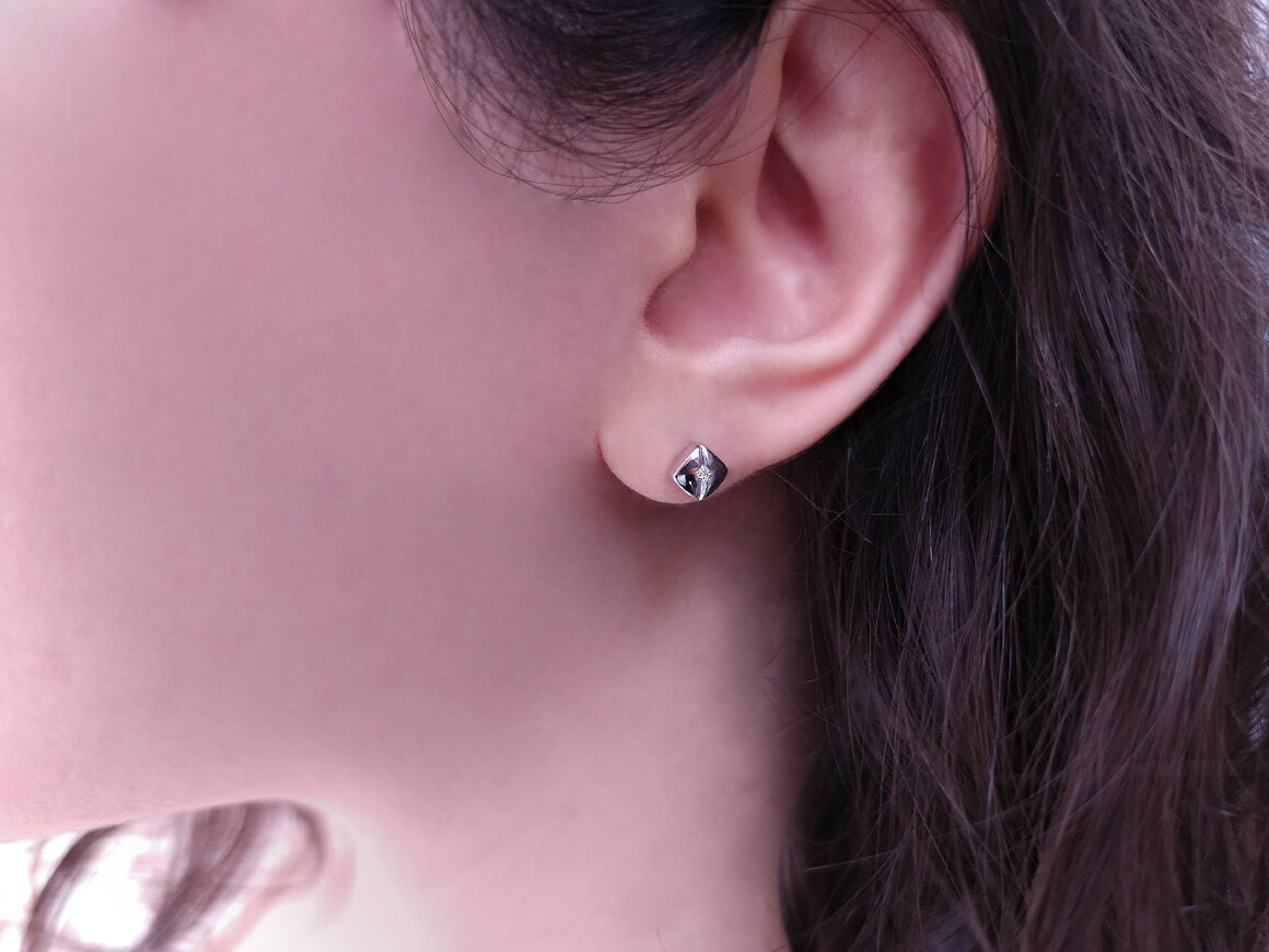 G color 0.04 carat stud earrings in 585 14 carat white gold