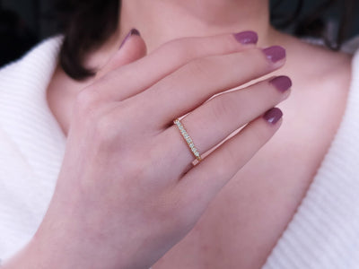 Alliance de neuf diamants de 0,19 carat en or jaune 14 carats