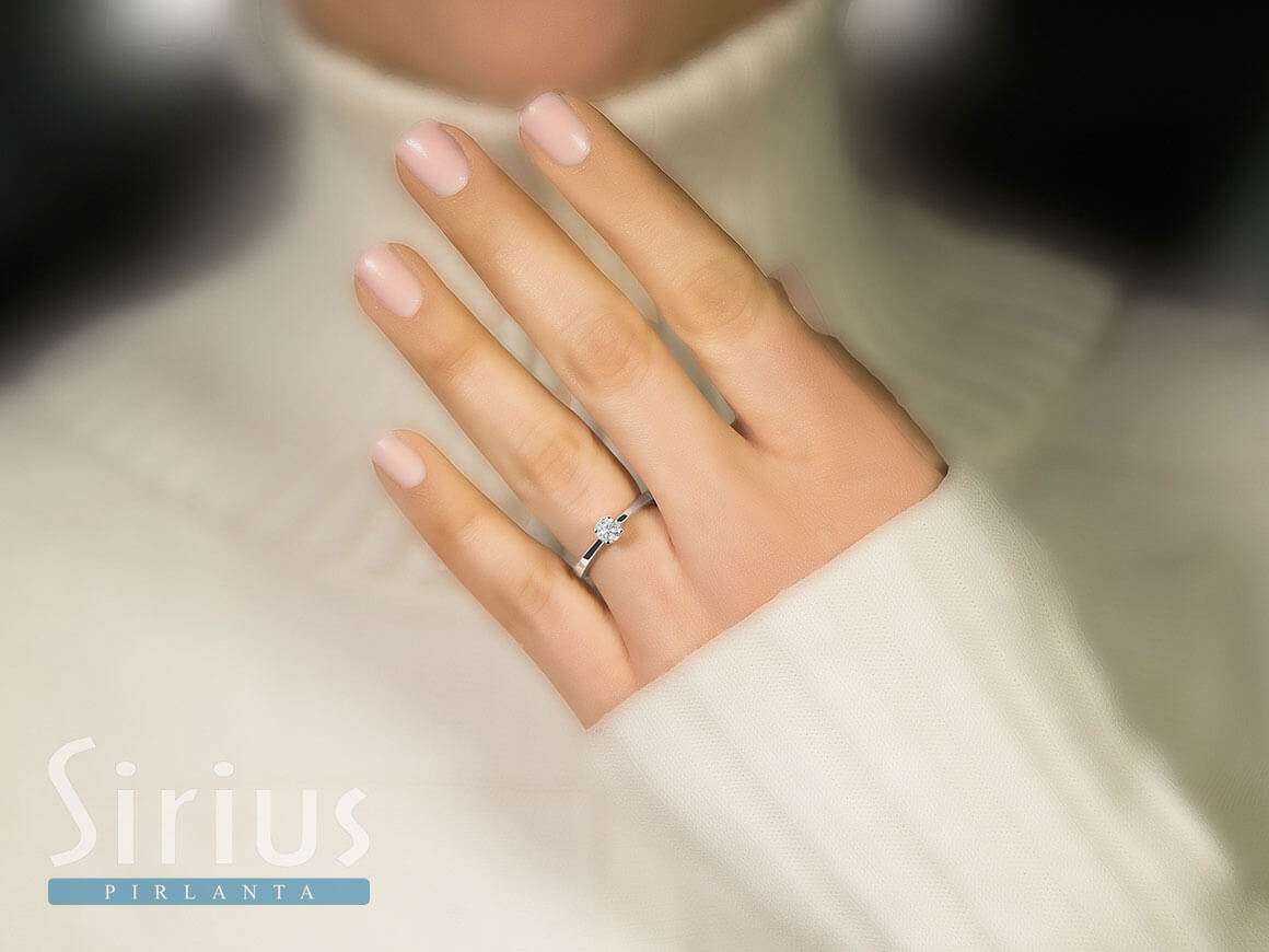 Bague solitaire en or blanc 14 carats avec diamant de 0,41 carat