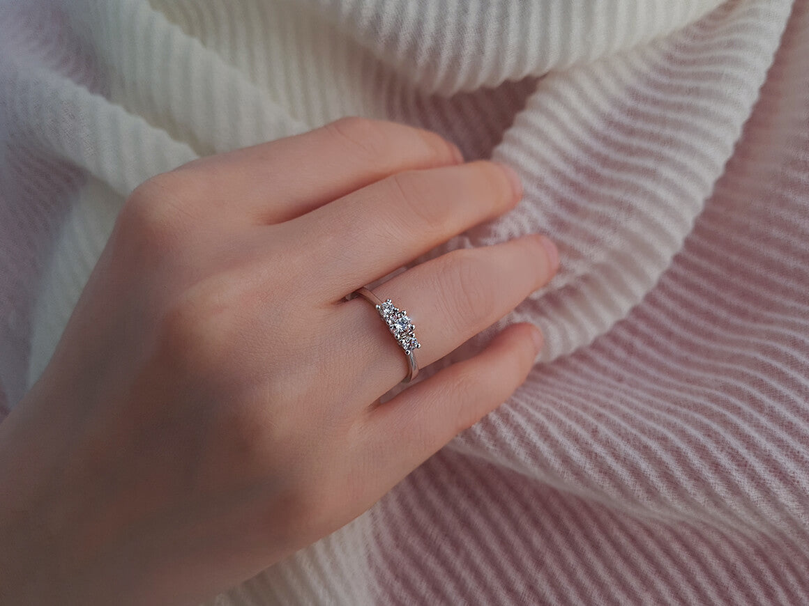 Bague trio de diamants de 0,42 carat en or blanc 14 carats