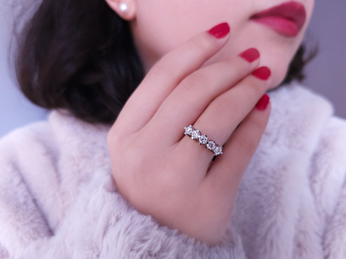 G-color 0.90 carat diamond ring with 5 stones