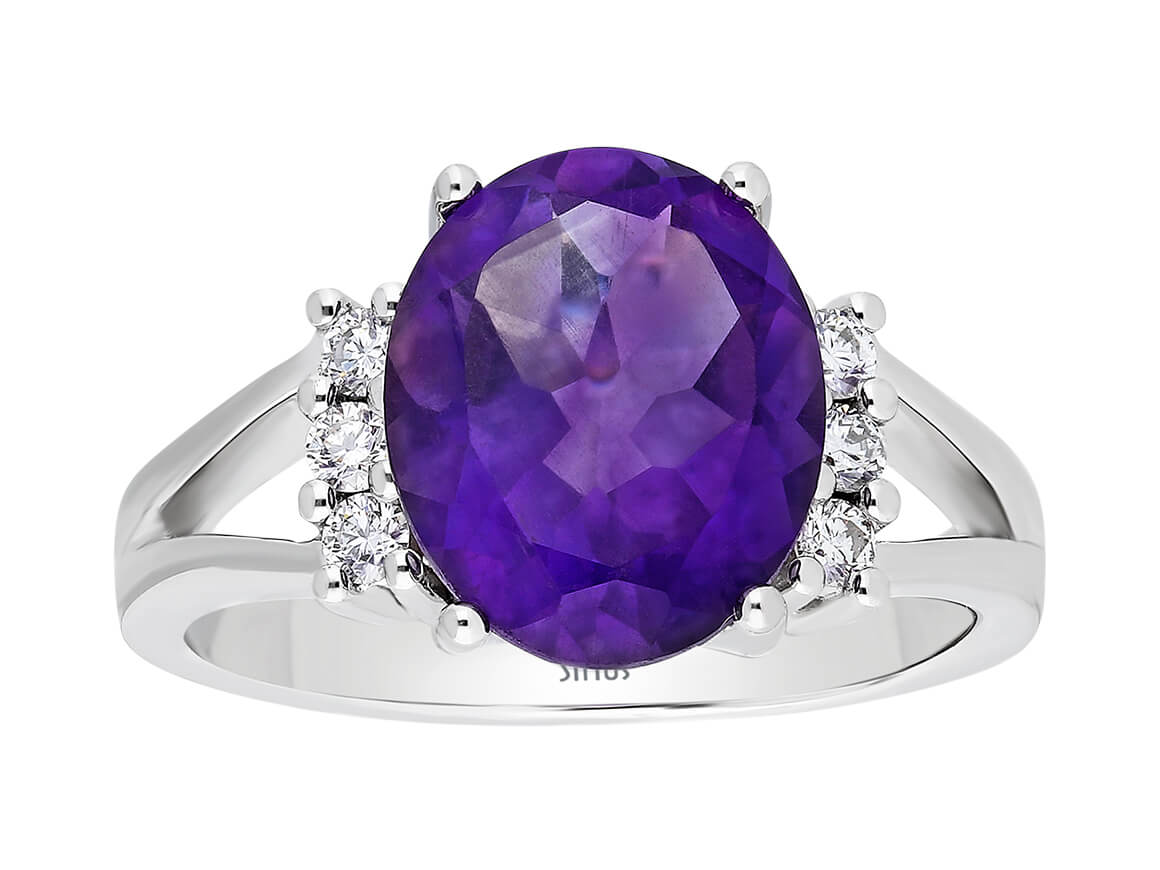 Diamond and oval amethyst ring in 14K white gold