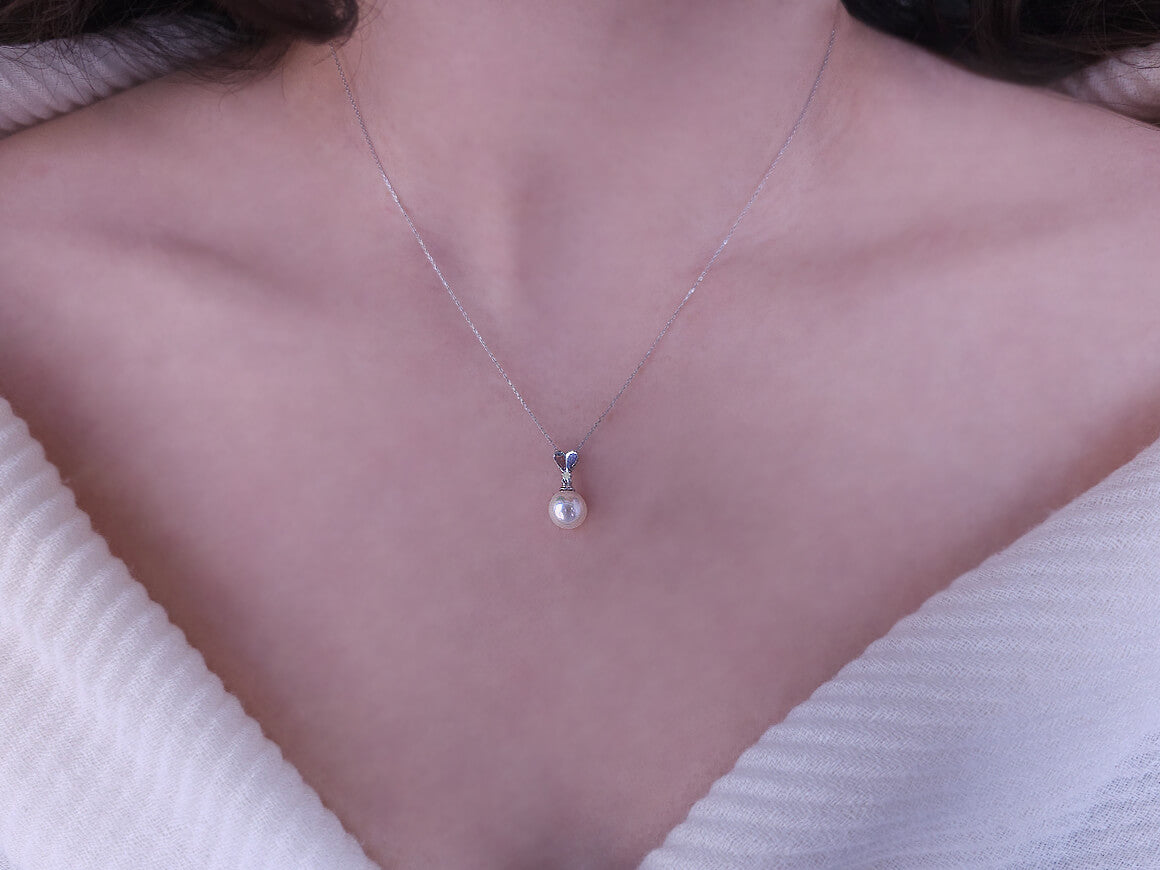 Diamant und Perle Herz Collier in 333er 8K Weißgold - handgefertigter Diamantschmuck aus Feingold | Sirius Diamant
