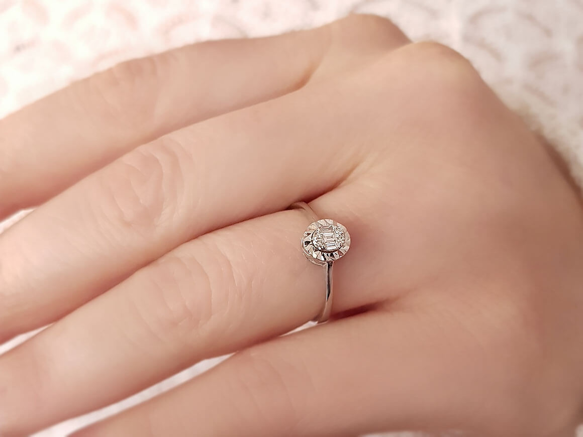 Bague baguette à effet pailleté diamant 