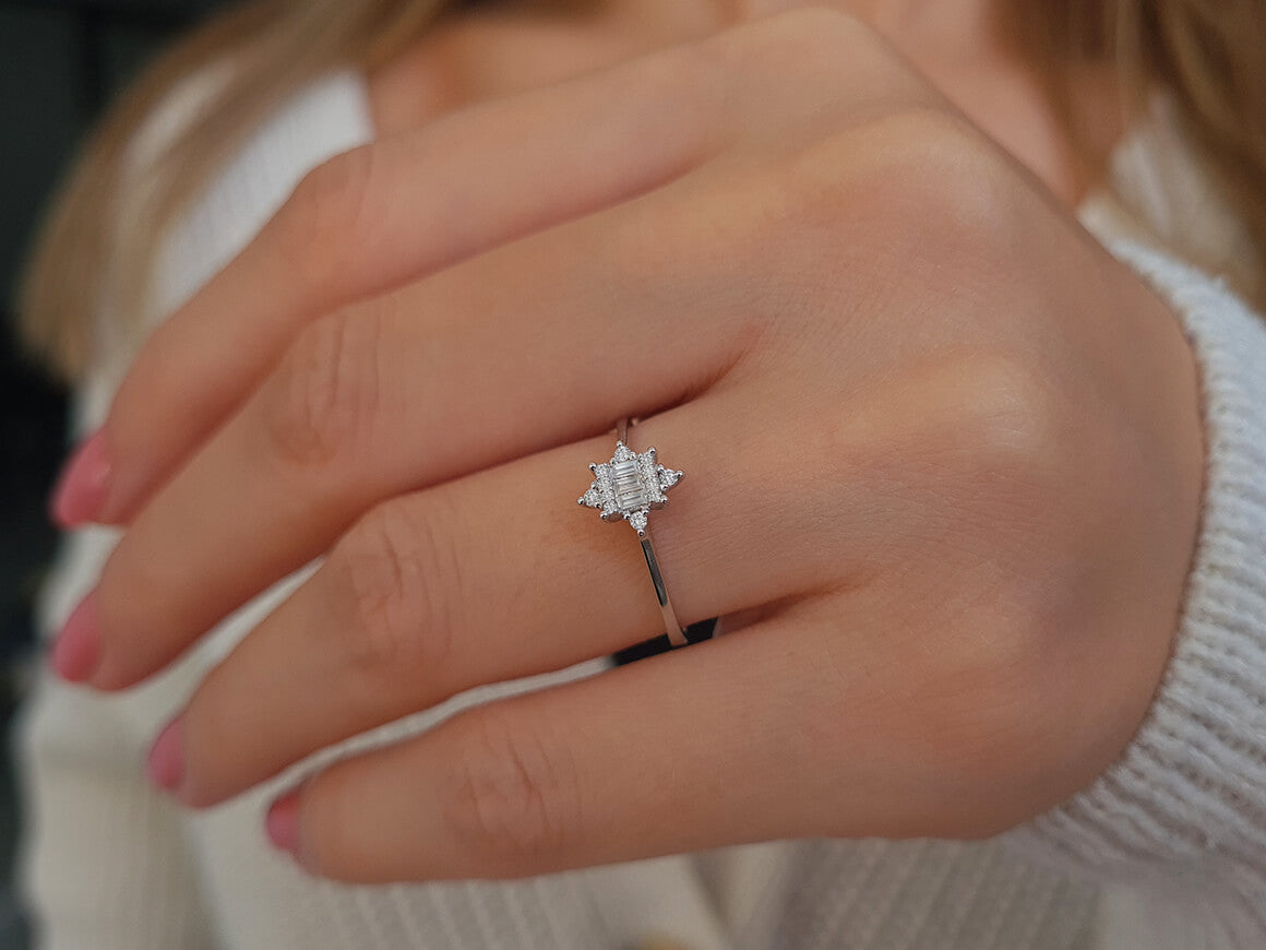 Baguette Diamond Izarra Ring in 8k White Gold
