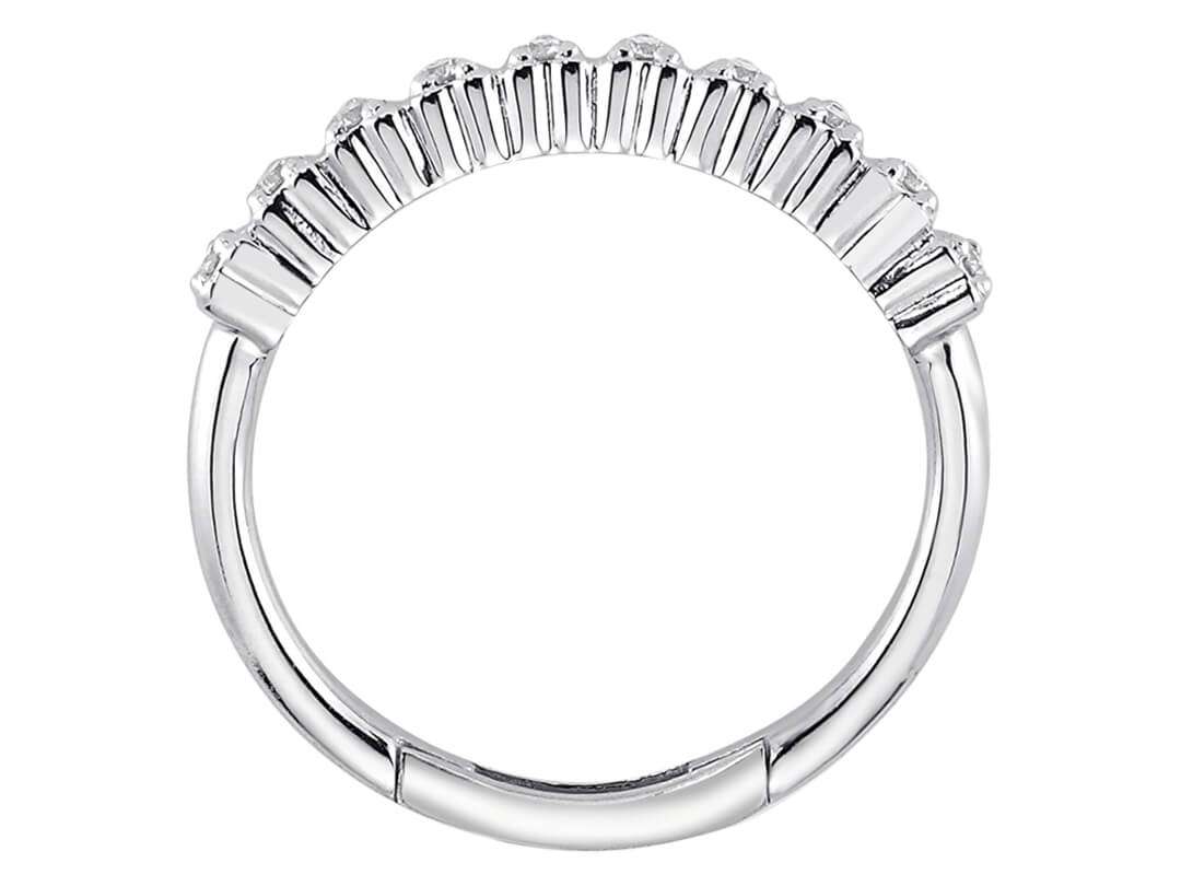 Alliance semi-circulaire motif cœur diamant