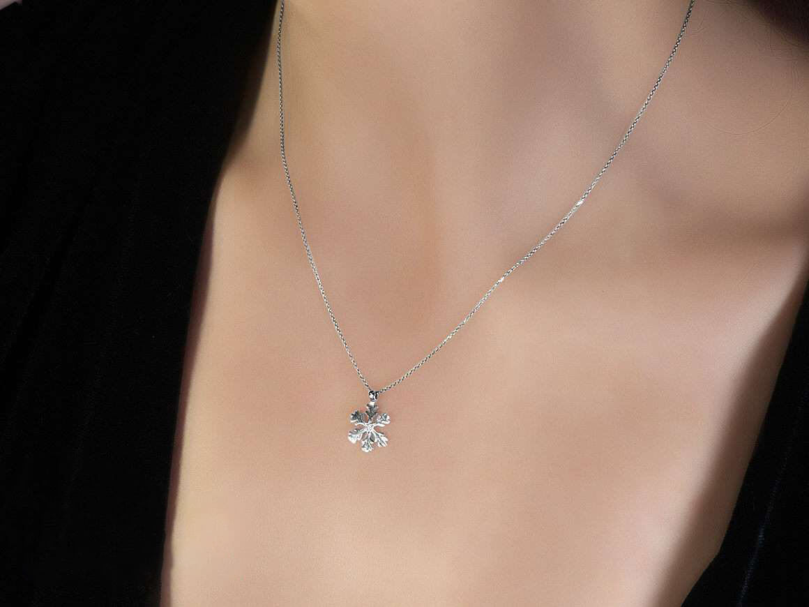 Collier en diamant et cristal de neige