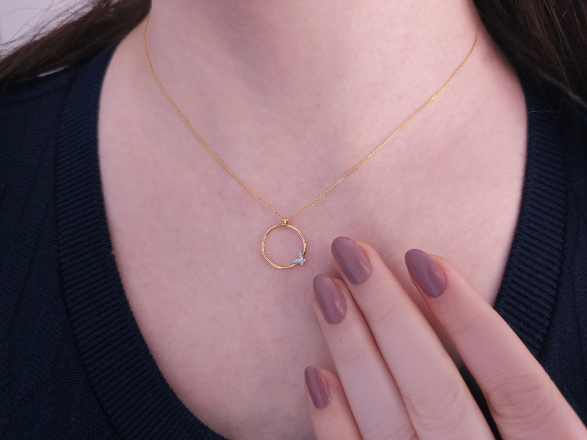 0,04 Karat Diamant Schmetterling Collier in 585er 14 Karat Gelb- und Weißgold - handgefertigter Diamantschmuck aus Feingold | Sirius Diamant