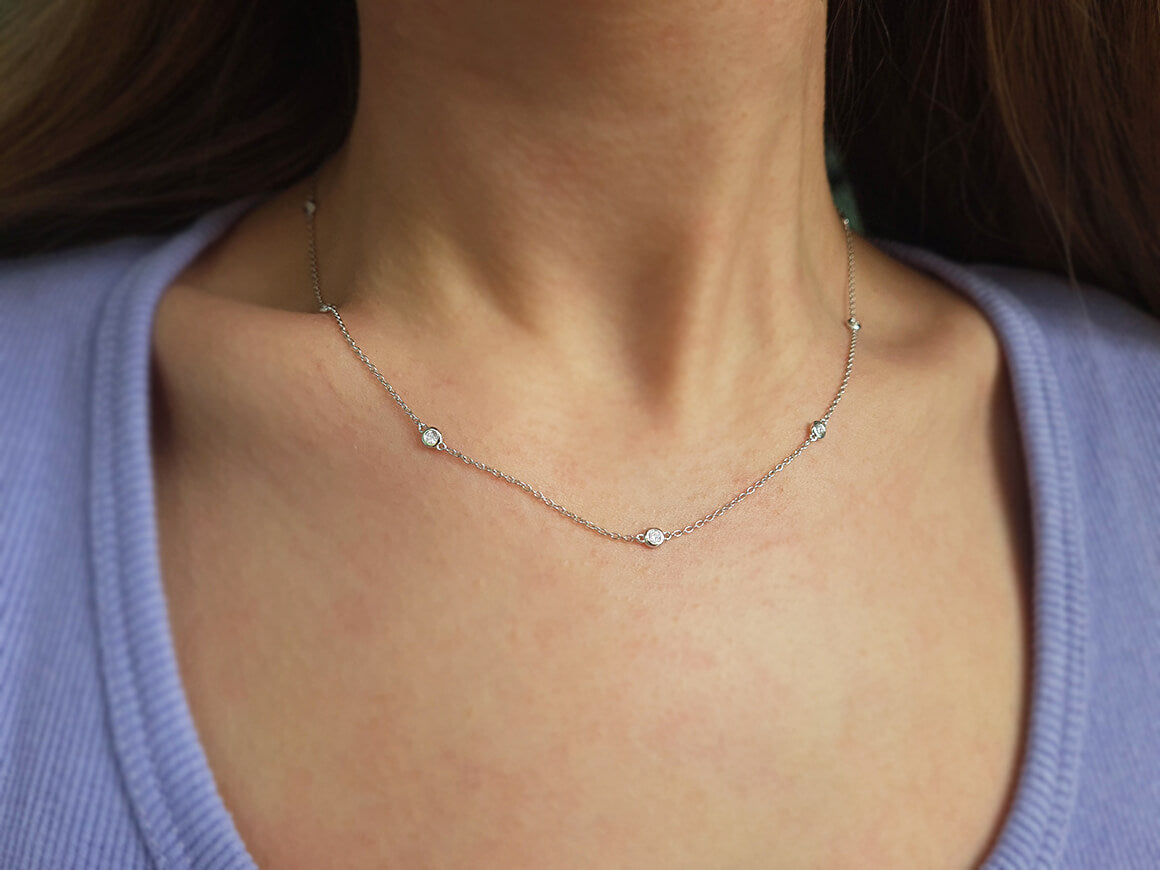 0,27 Karat Diamant 9 Diamanten Halskette in 14 Karat Weißgold - handgefertigter Diamantschmuck aus Feingold | Sirius Diamant
