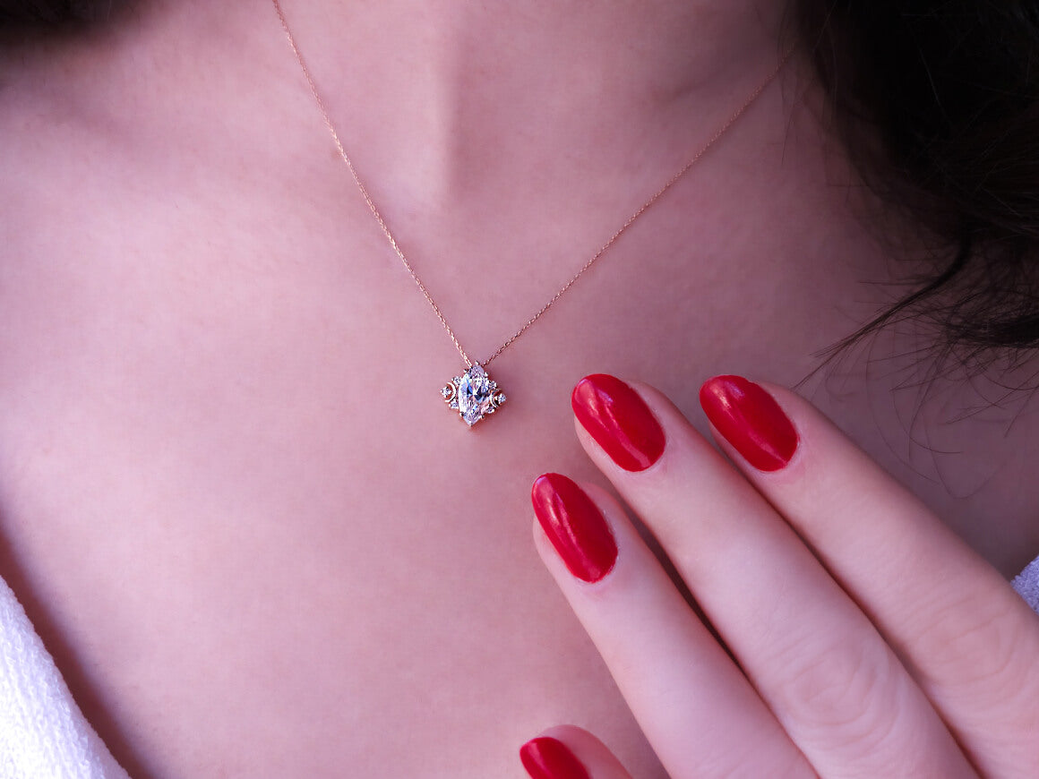 Luna Dream Diamant- und Weißtopas-Halskette - handgefertigter Diamantschmuck aus Feingold | Sirius Diamant