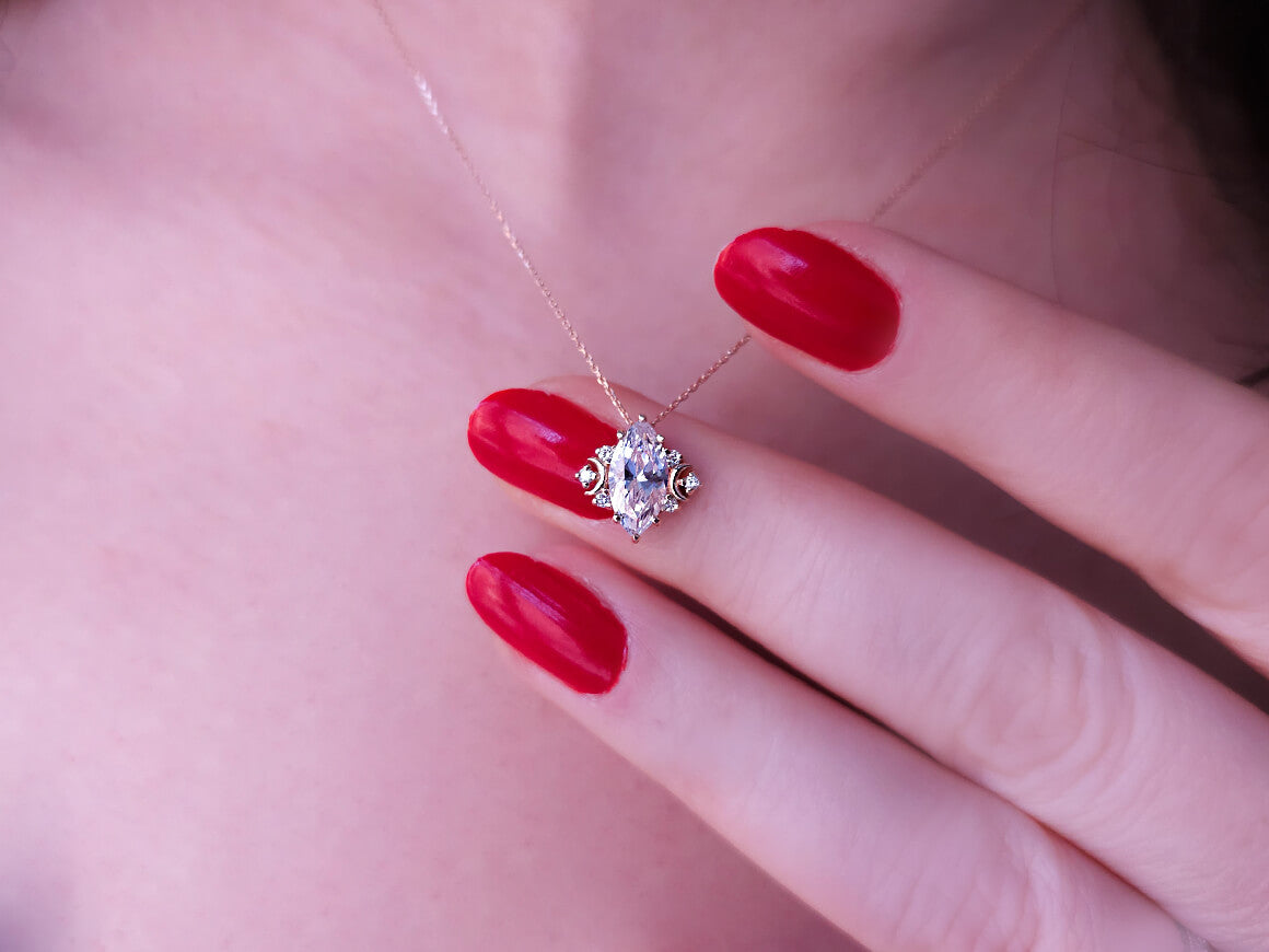 Luna Dream Diamant- und Weißtopas-Halskette - handgefertigter Diamantschmuck aus Feingold | Sirius Diamant
