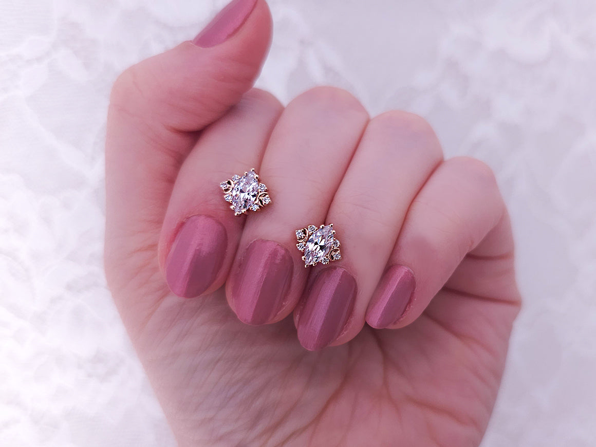 Luna Dream Ohrringe mit Diamanten und weißem Topas - handgefertigter Diamantschmuck aus Feingold | Sirius Diamant