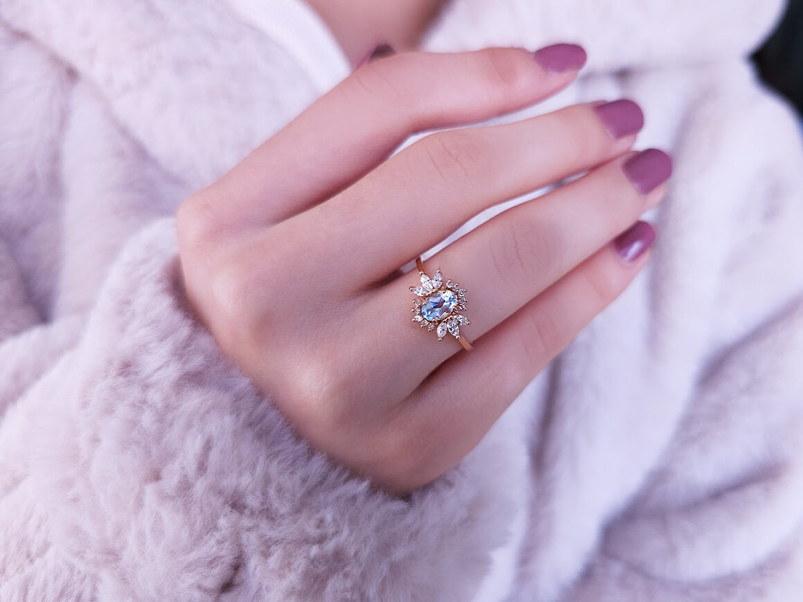 Bague marquise en diamant et aigue-marine taille ovale 