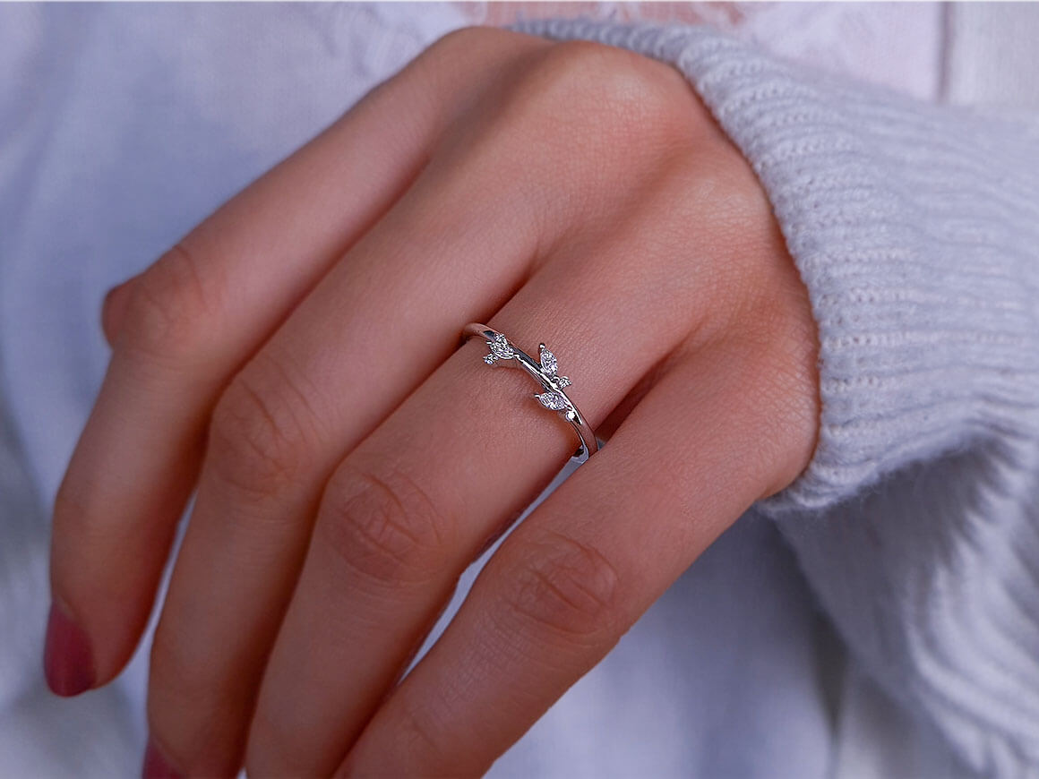 Bague moirée en diamant marquise